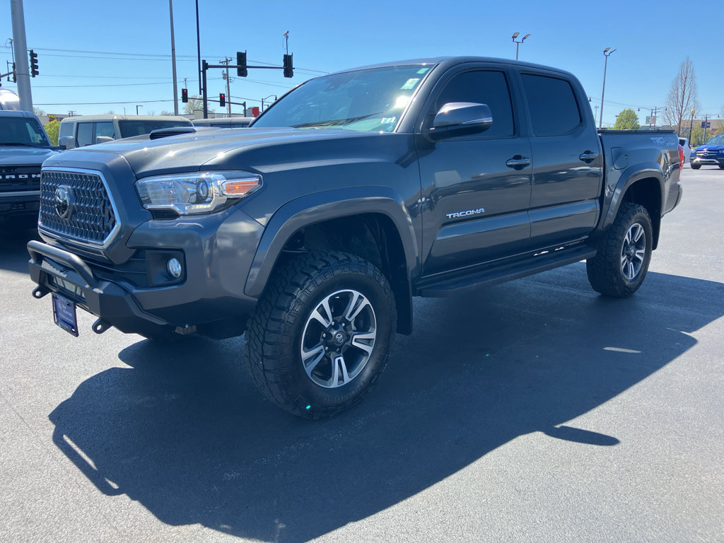 Used 2018 Toyota Tacoma TRD Sport image 2