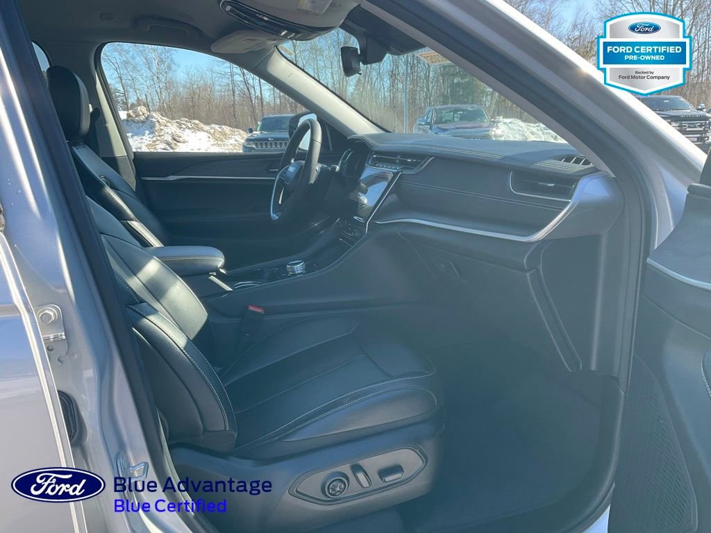 Used 2023 Jeep Grand Cherokee Limited AWD/4WD image 19