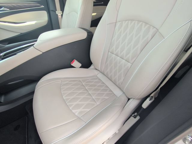 Used 2022 Buick Enclave Avenir w/ Avenir Technology Package FWD image 12