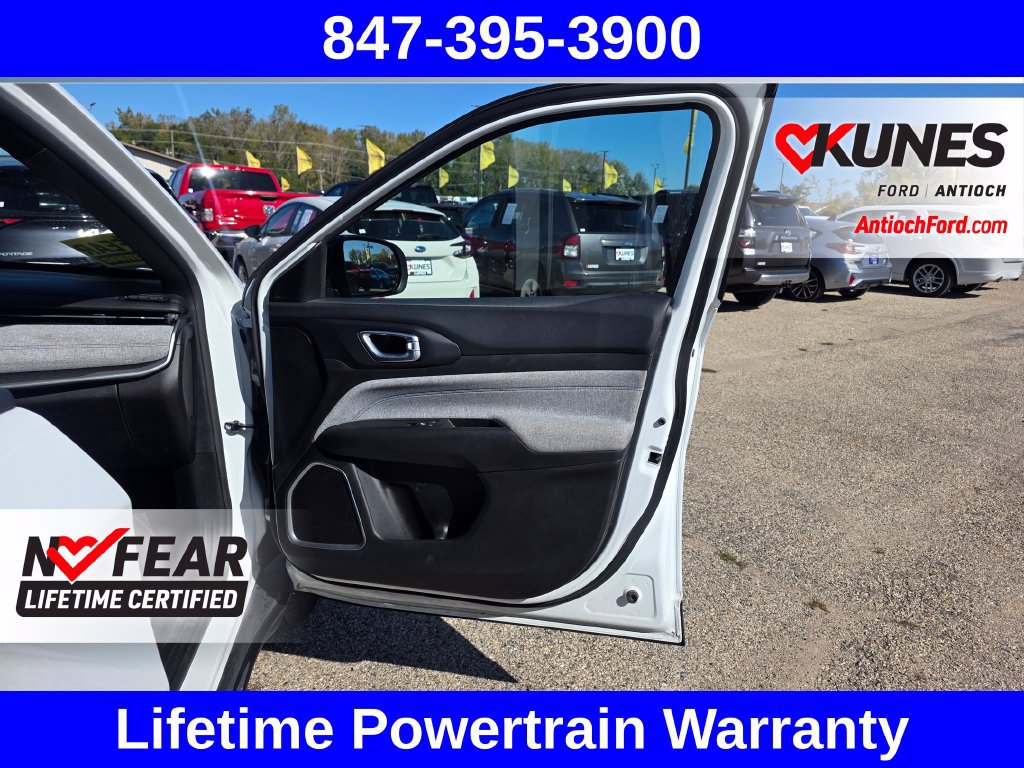 Used 2024 Jeep Compass Latitude AWD/4WD image 28