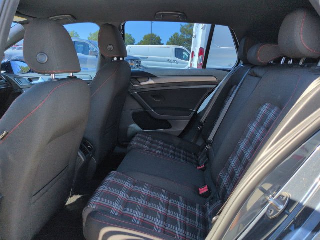 Used 2019 Volkswagen Golf 4-Door FWD image 16
