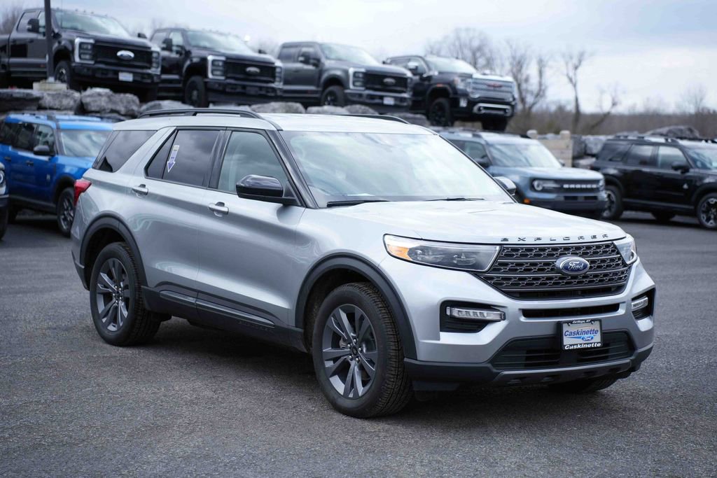 Certified 2023 Ford Explorer XLT w/ Equipment Group 202A image 7