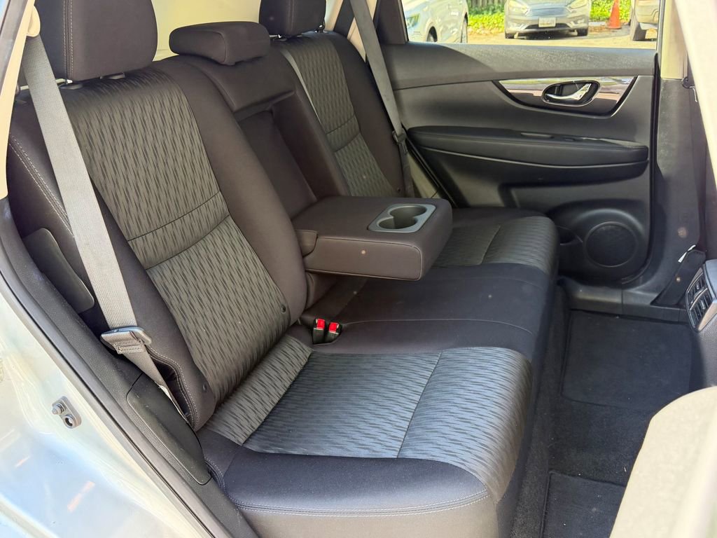 Used 2018 Nissan Rogue SV w/ Premium Package AWD/4WD image 14