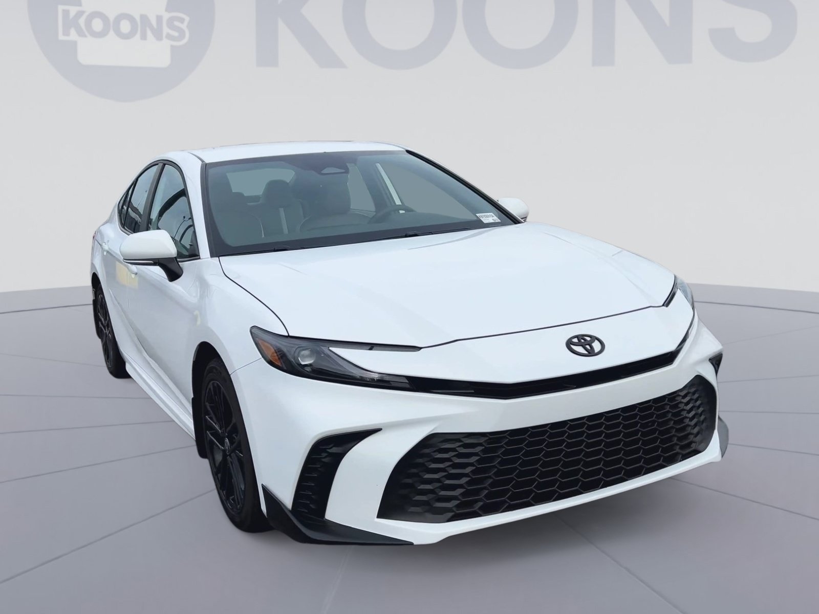 Used 2025 Toyota Camry LE AWD/4WD image 4