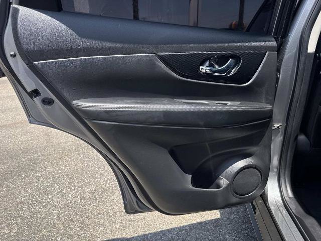 Used 2017 Nissan Rogue SL w/ SL Premium Package FWD image 23