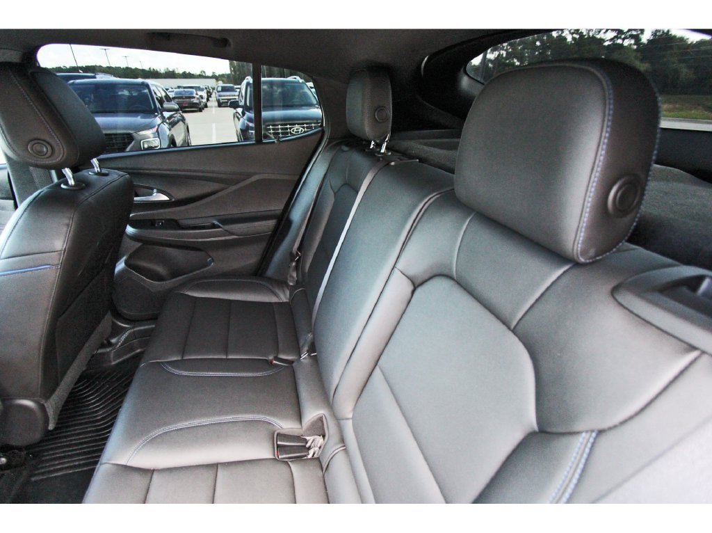 Used 2025 Buick Envista Sport Touring w/ Experience Buick Package FWD image 11