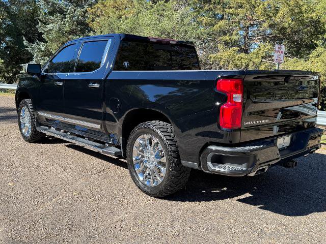 Used 2023 Chevrolet Silverado 1500 High Country w/ Technology Package AWD/4WD image 8