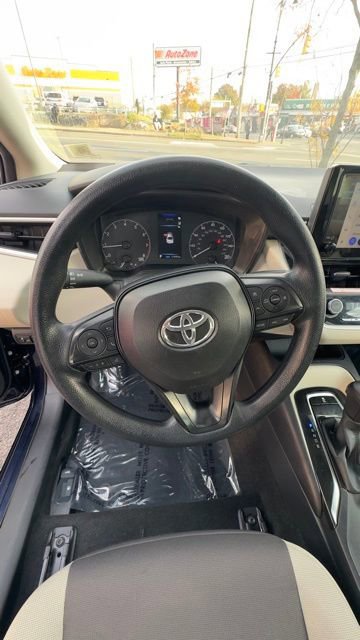 Used 2025 Toyota Corolla LE w/ Convenience Package image 13