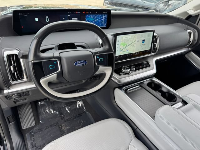 Certified 2025 Ford Expedition Platinum w/ Driver's Package AWD/4WD image 11