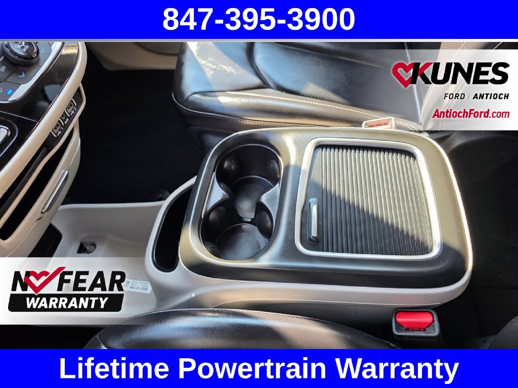 Used 2023 Chrysler Pacifica Touring-L FWD image 38
