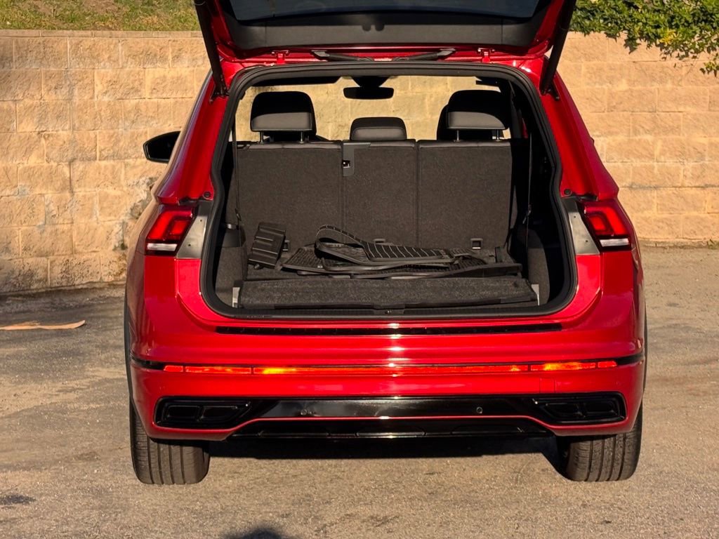 Used 2024 Volkswagen Tiguan SE R-Line FWD image 13
