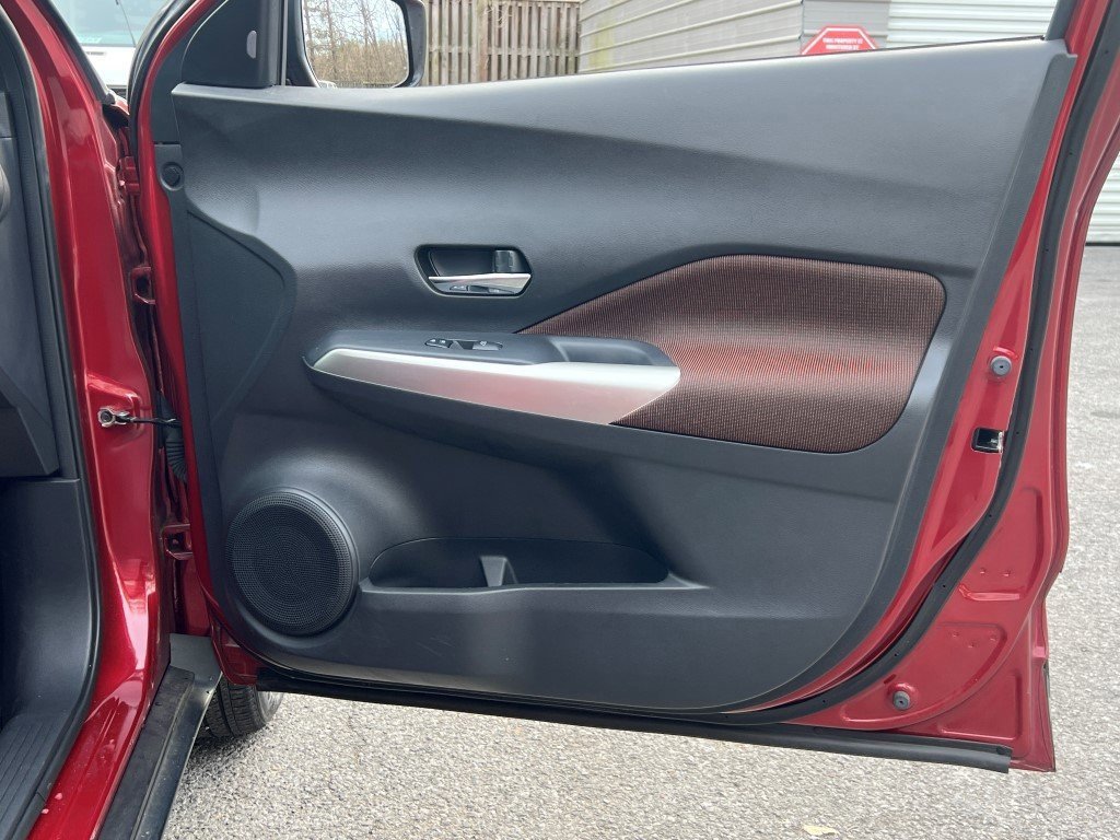 Used 2019 Nissan Kicks SR image 10