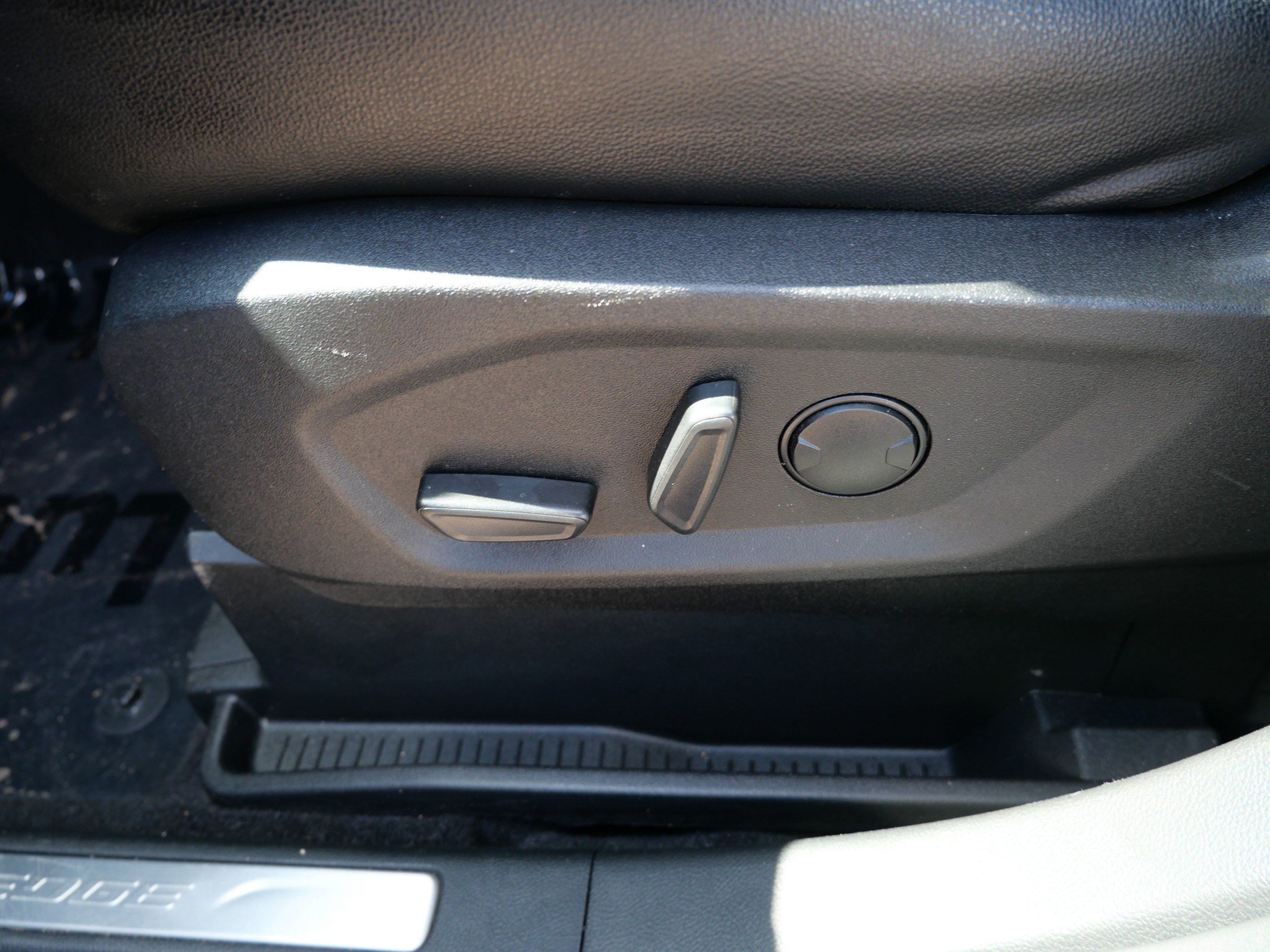 Certified 2024 Ford Edge Titanium AWD/4WD image 19