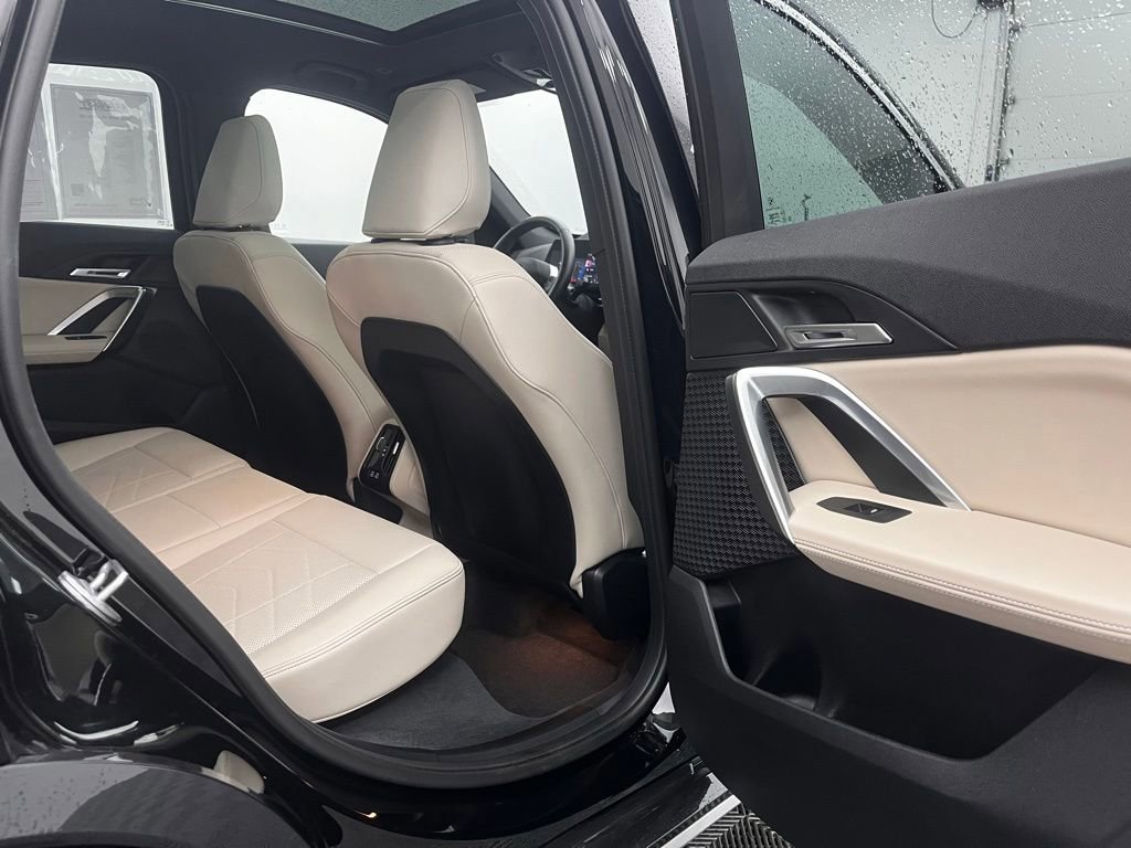 Used 2025 BMW X1 xDrive28i w/ Technology Package image 32