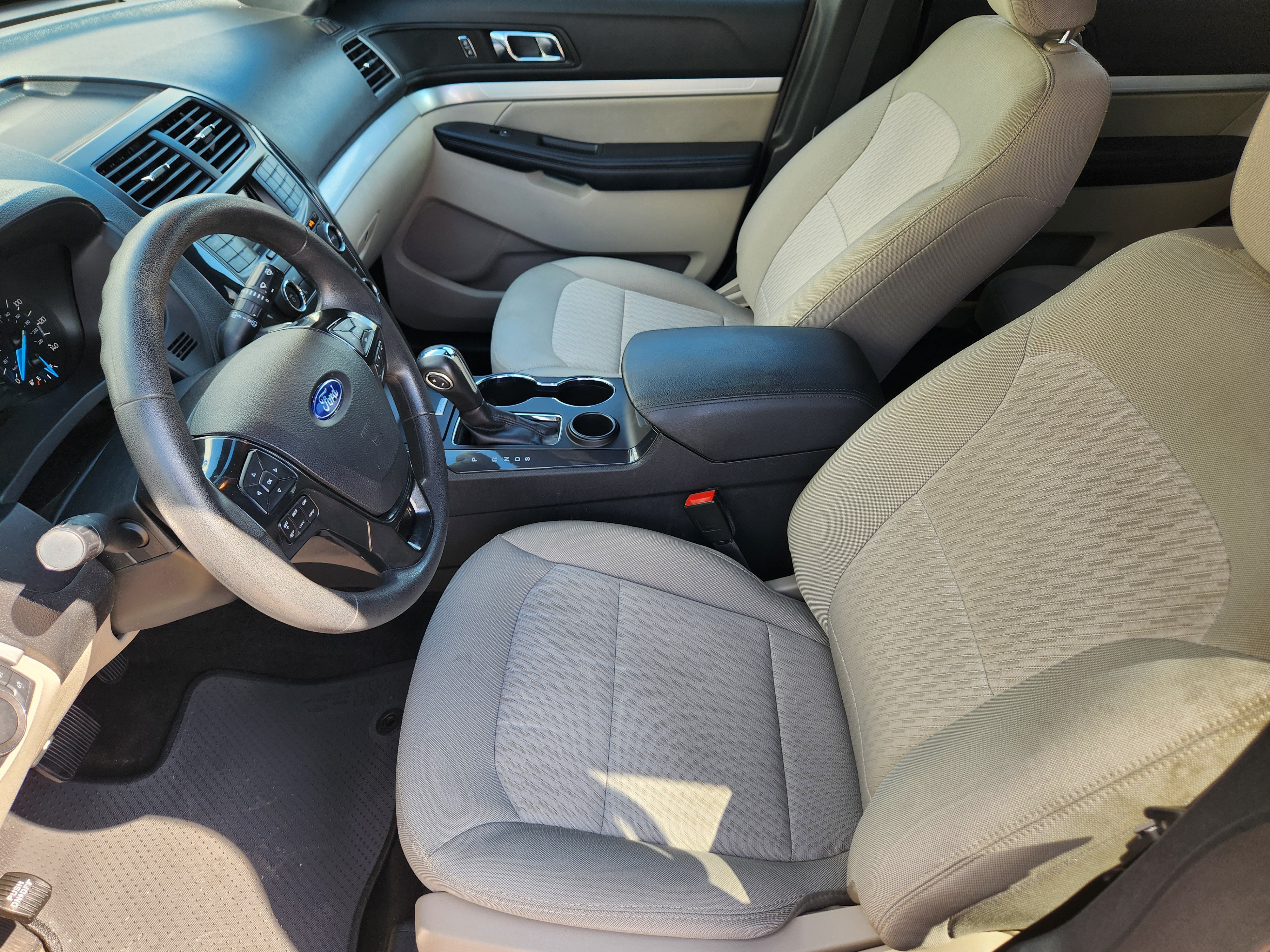 Certified 2018 Ford Explorer FWD image 9