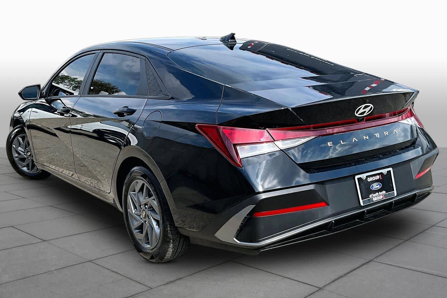 Used 2024 Hyundai Elantra SEL FWD image 6