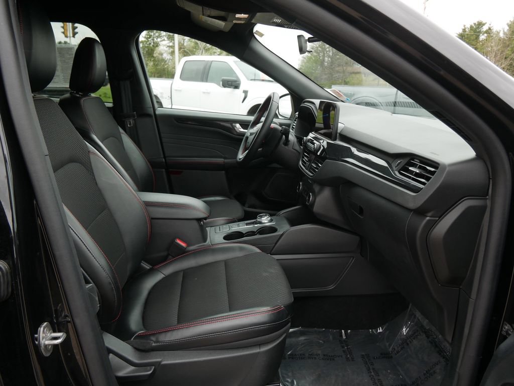 Certified 2025 Ford Escape ST-Line AWD/4WD image 13