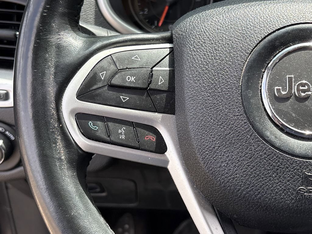 Used 2017 Jeep Cherokee Trailhawk w/ Comfort/Convenience Group AWD/4WD image 18