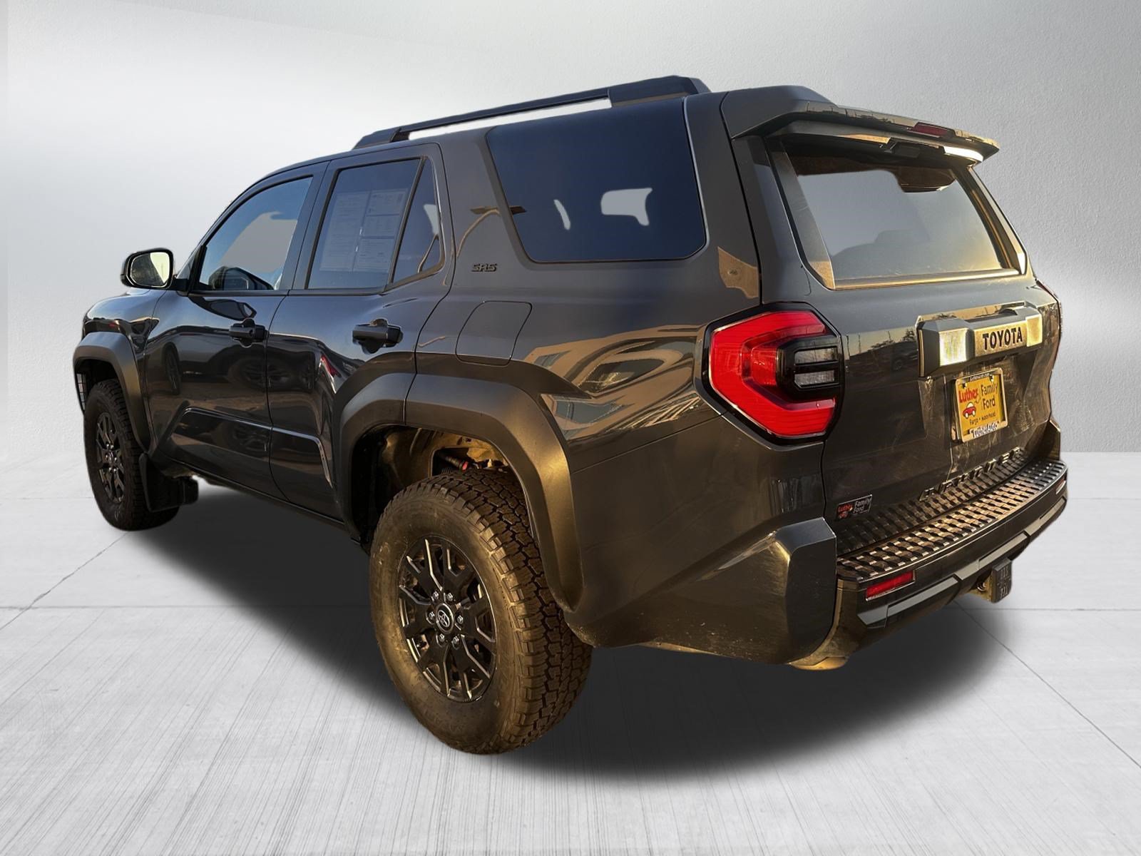 Used 2025 Toyota 4Runner SR5 AWD/4WD image 5