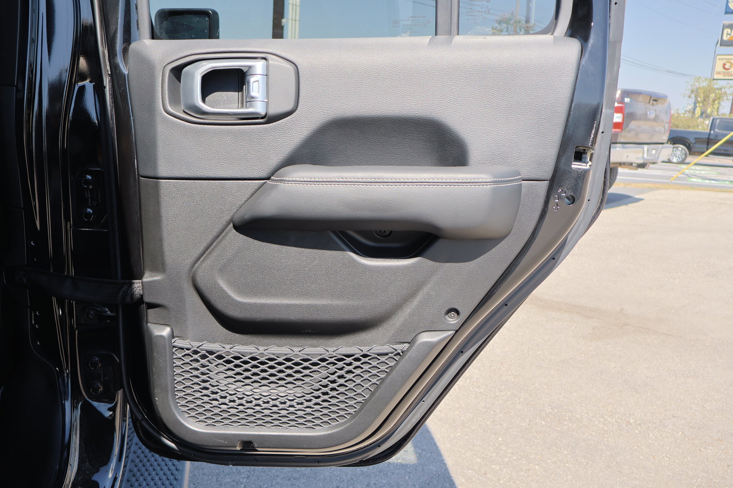 Used 2019 Jeep Wrangler Unlimited Sahara image 32