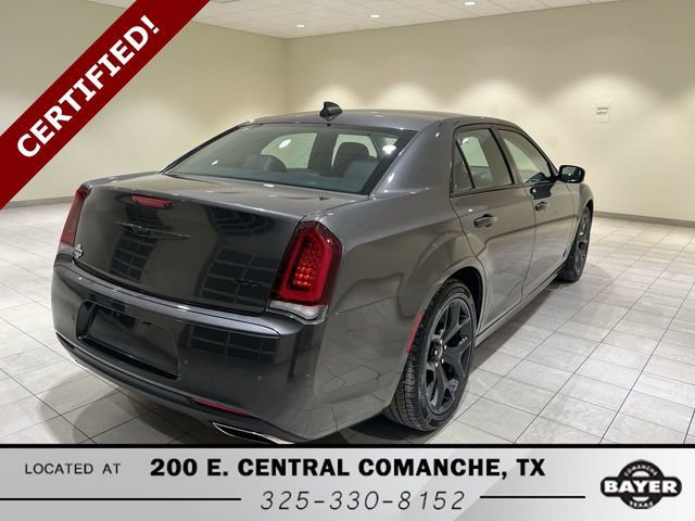 Used 2022 Chrysler 300 Touring L image 4