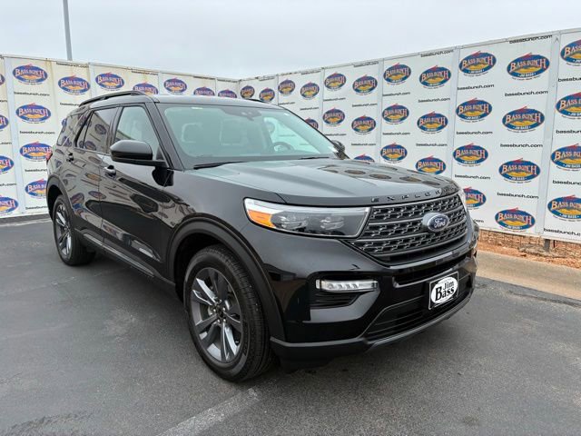 Certified 2023 Ford Explorer XLT w/ Equipment Group 202A AWD/4WD image 2