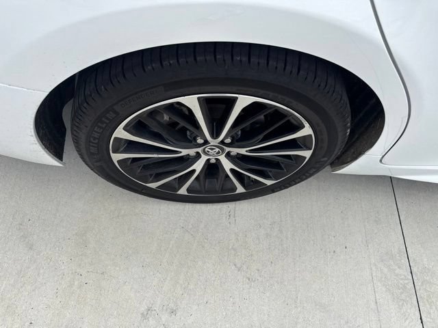 Used 2019 Toyota Camry SE w/ Audio Package FWD image 12