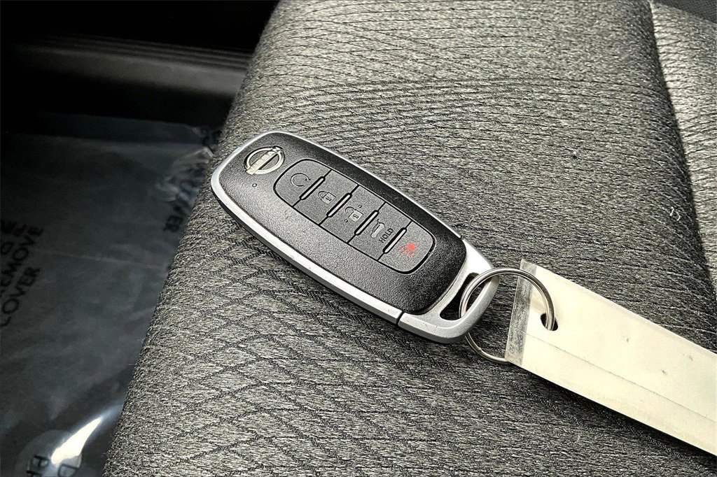 Used 2024 Nissan Rogue SV image 12