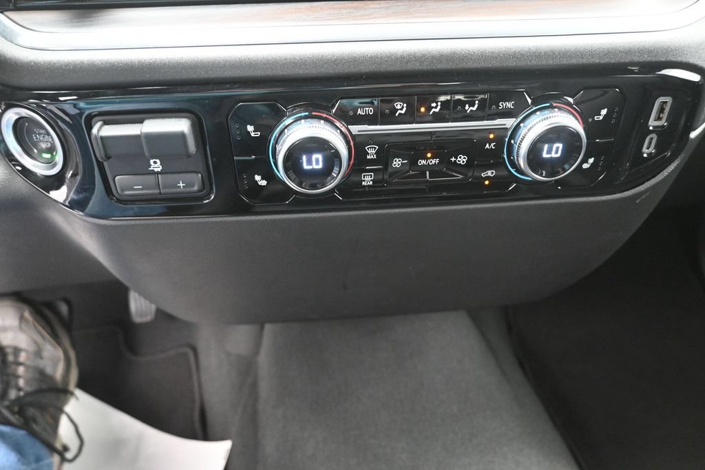 Used 2025 GMC Sierra 1500 SLT AWD/4WD image 30