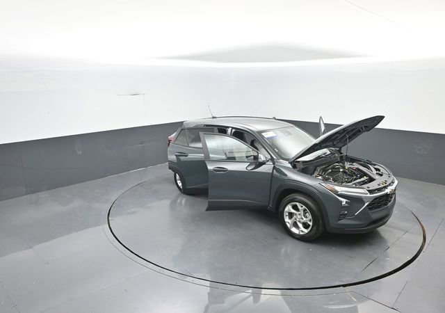 Used 2025 Chevrolet Trax LS w/ LS Convenience Package image 30