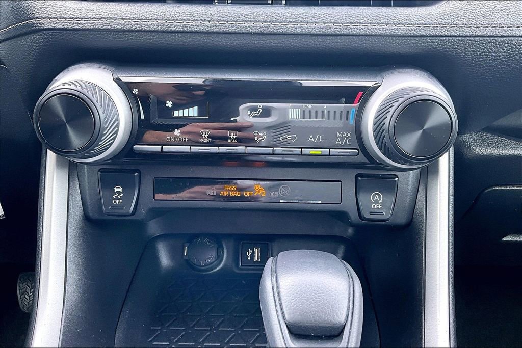 Used 2024 Toyota RAV4 LE image 31