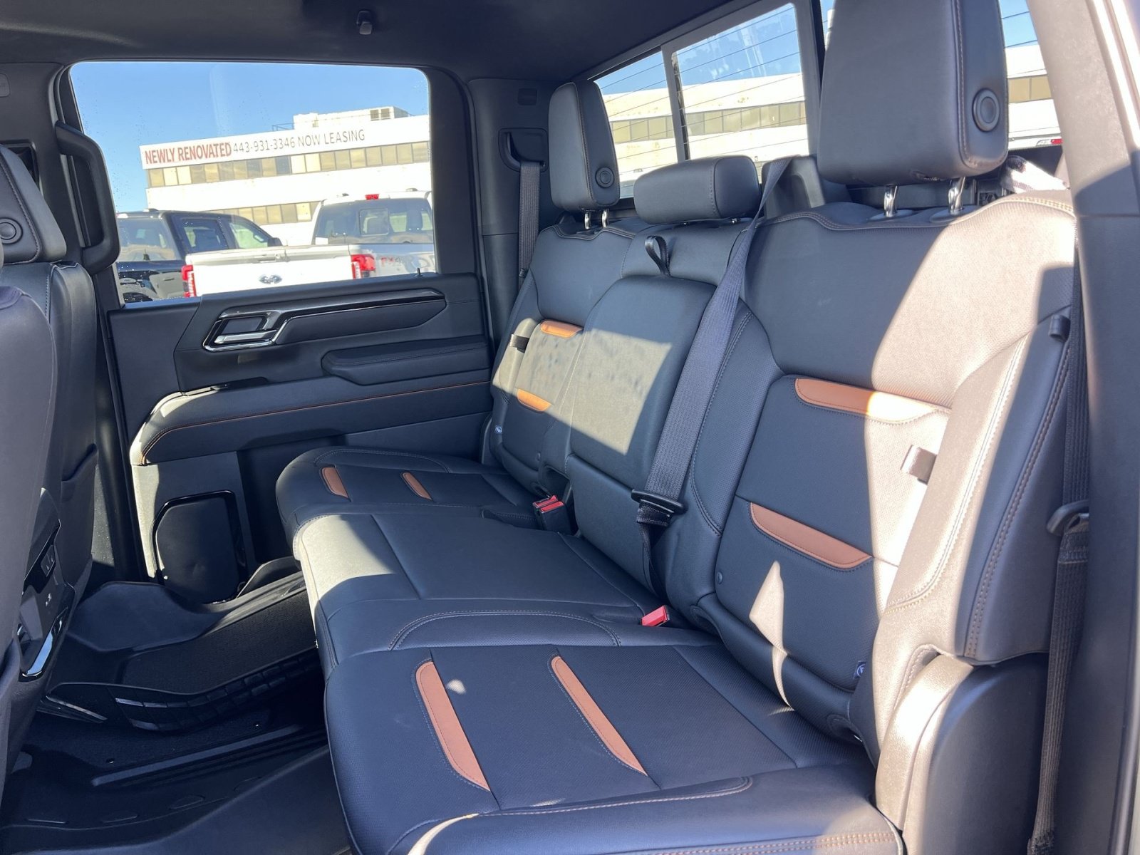 Used 2025 GMC Sierra 2500 AT4 w/ AT4 Premium Plus Package AWD/4WD image 24