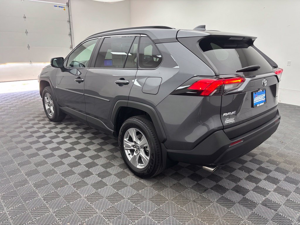 Used 2025 Toyota RAV4 XLE AWD/4WD image 11