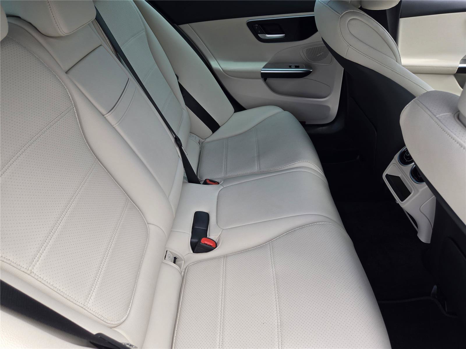 Used 2025 Mercedes-Benz C 300 Sedan image 30