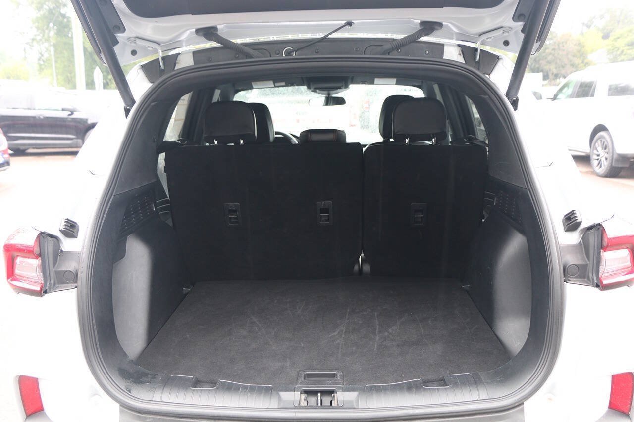 Certified 2025 Ford Escape ST-Line Select AWD/4WD image 10