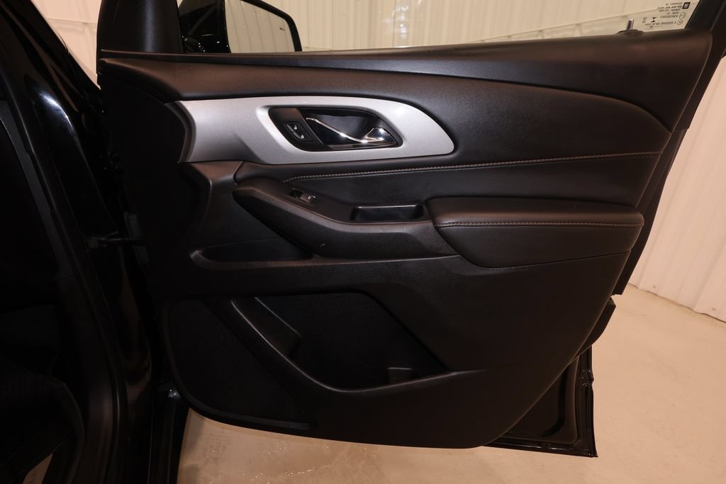 Used 2020 Chevrolet Traverse LT w/ LPO, Floor Liner Package AWD/4WD image 22