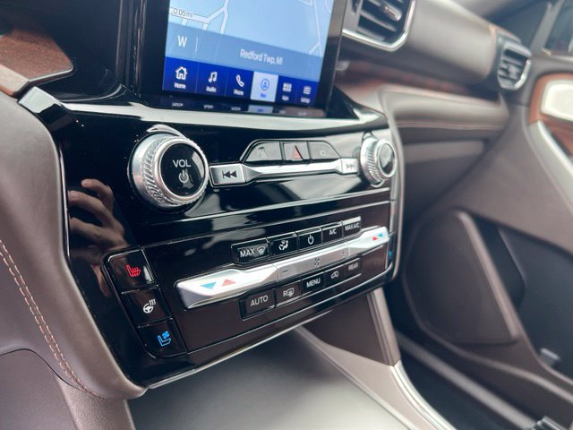 Certified 2022 Ford Explorer King Ranch w/ Premium Technology Package AWD/4WD image 16