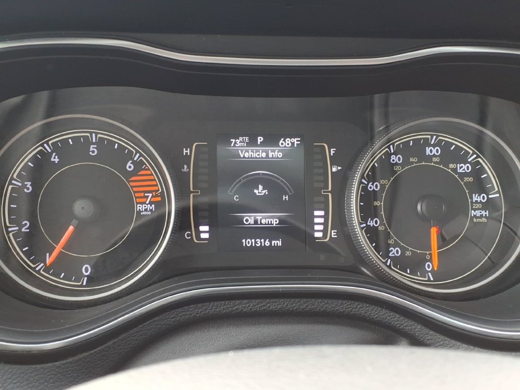 Used 2019 Jeep Cherokee Latitude Plus w/ Comfort/Convenience Group AWD/4WD image 8