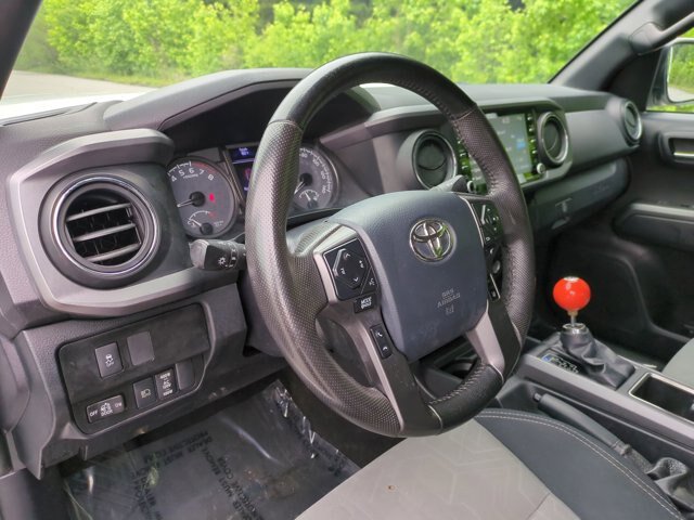 Used 2020 Toyota Tacoma TRD Off-Road w/ Technology Package AWD/4WD image 15