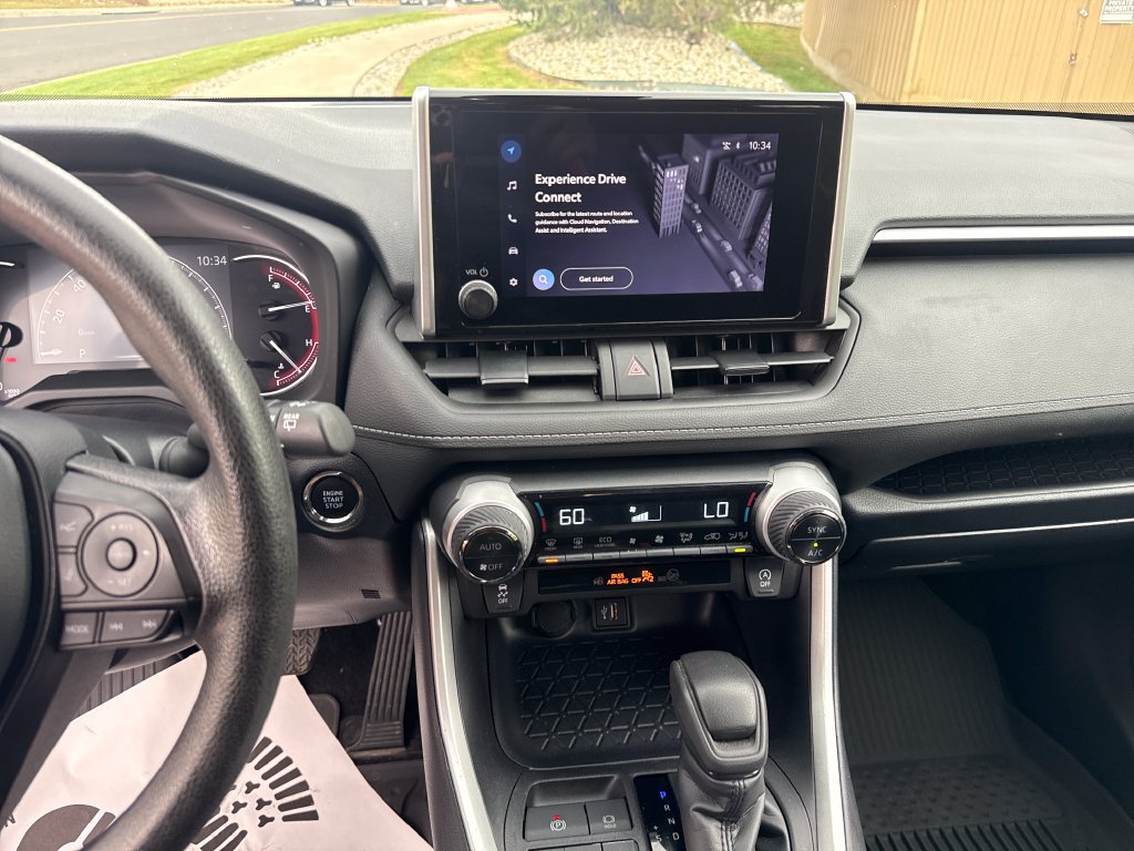Used 2025 Toyota RAV4 XLE AWD/4WD image 18