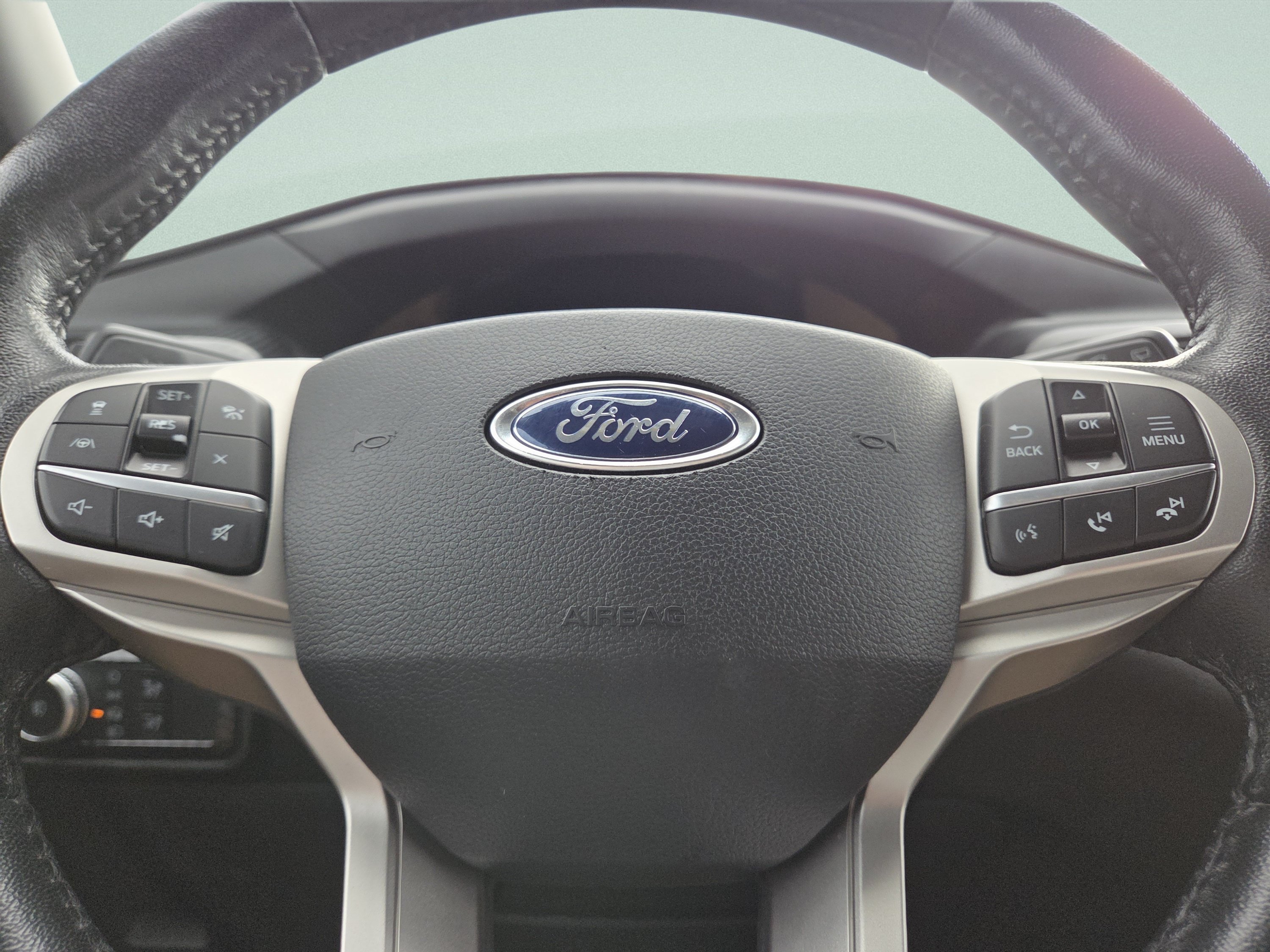 Certified 2021 Ford Explorer XLT w/ Equipment Group 202A AWD/4WD image 32