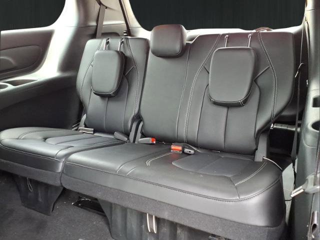 Used 2025 Chrysler Pacifica Select FWD image 16