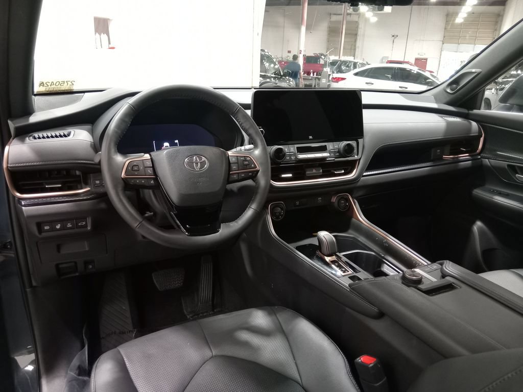 Used 2025 Toyota Grand Highlander AWD Hybrid image 17