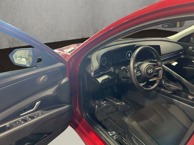Used 2025 Hyundai Elantra SEL FWD image 34