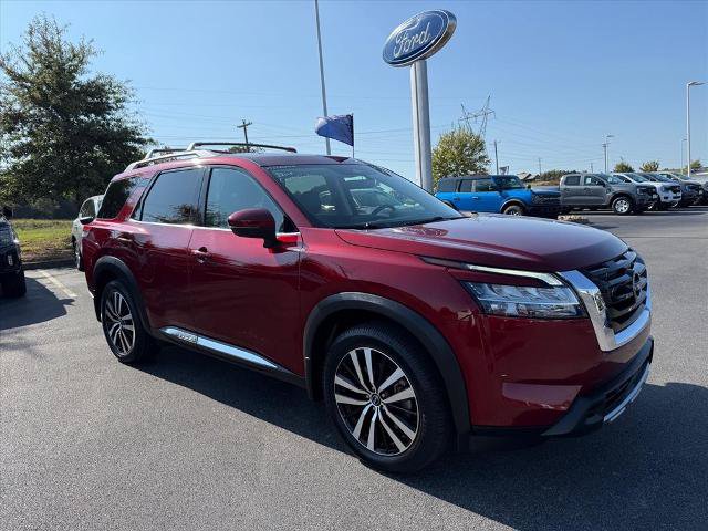 Used 2023 Nissan Pathfinder Platinum AWD/4WD image 2
