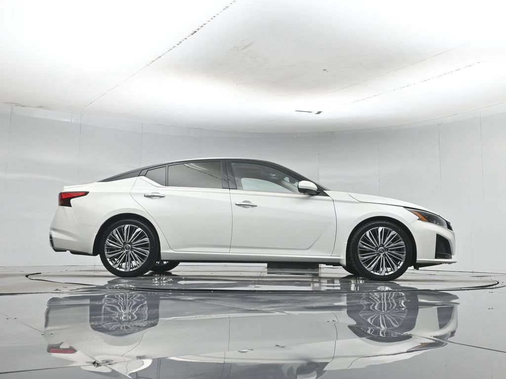 Used 2024 Nissan Altima 2.5 SL FWD image 56