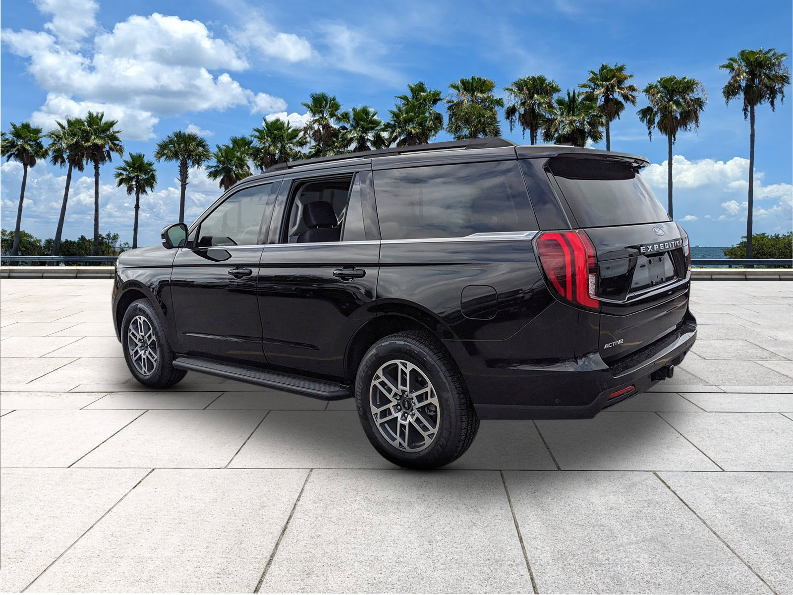 Certified 2025 Ford Expedition Active image 6