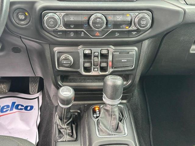 Used 2019 Jeep Wrangler Unlimited Sahara AWD/4WD image 14