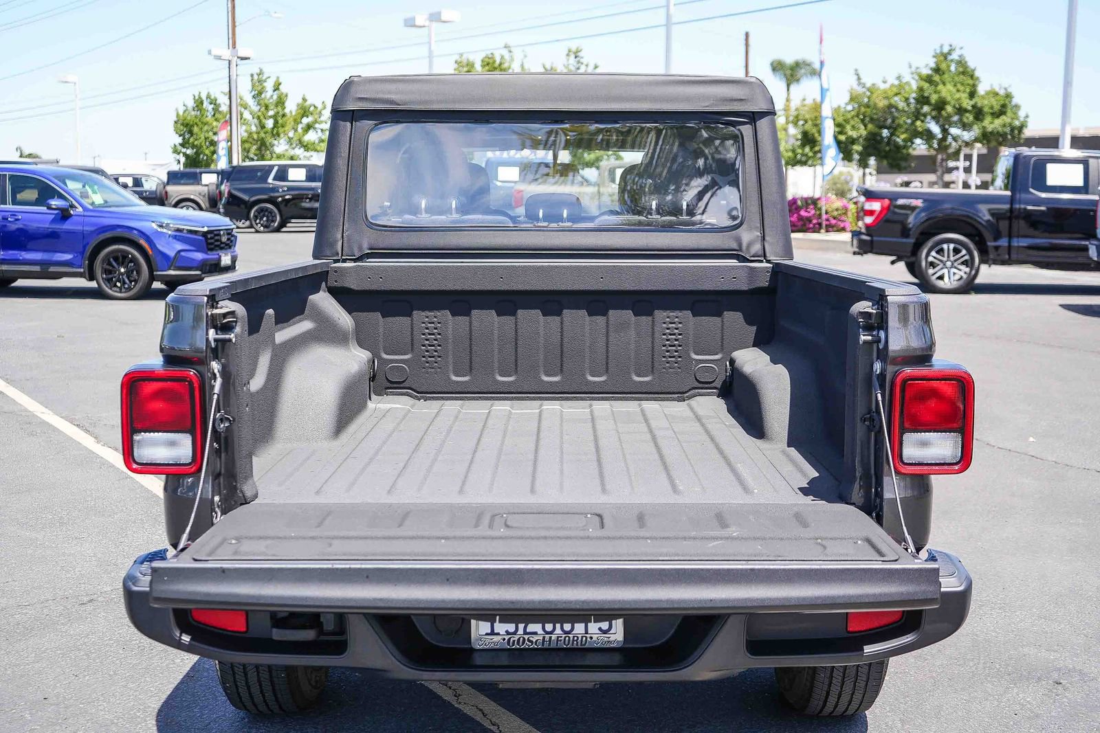 Used 2023 Jeep Gladiator Sport AWD/4WD image 28
