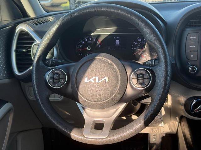 Used 2022 Kia Soul LX FWD image 13
